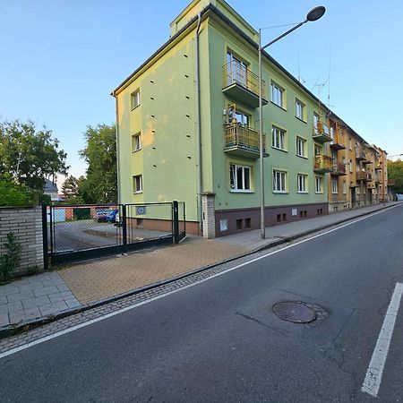 Apartman Opava S Parkovanim ภายนอก รูปภาพ