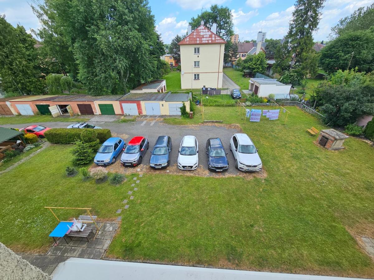 Apartman Opava S Parkovanim ภายนอก รูปภาพ