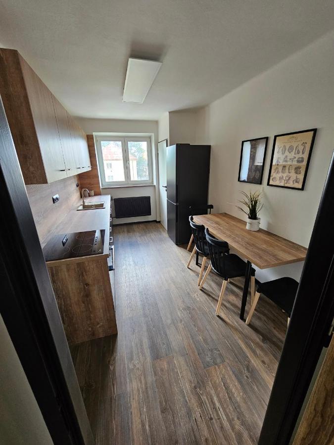 Apartman Opava S Parkovanim ภายนอก รูปภาพ