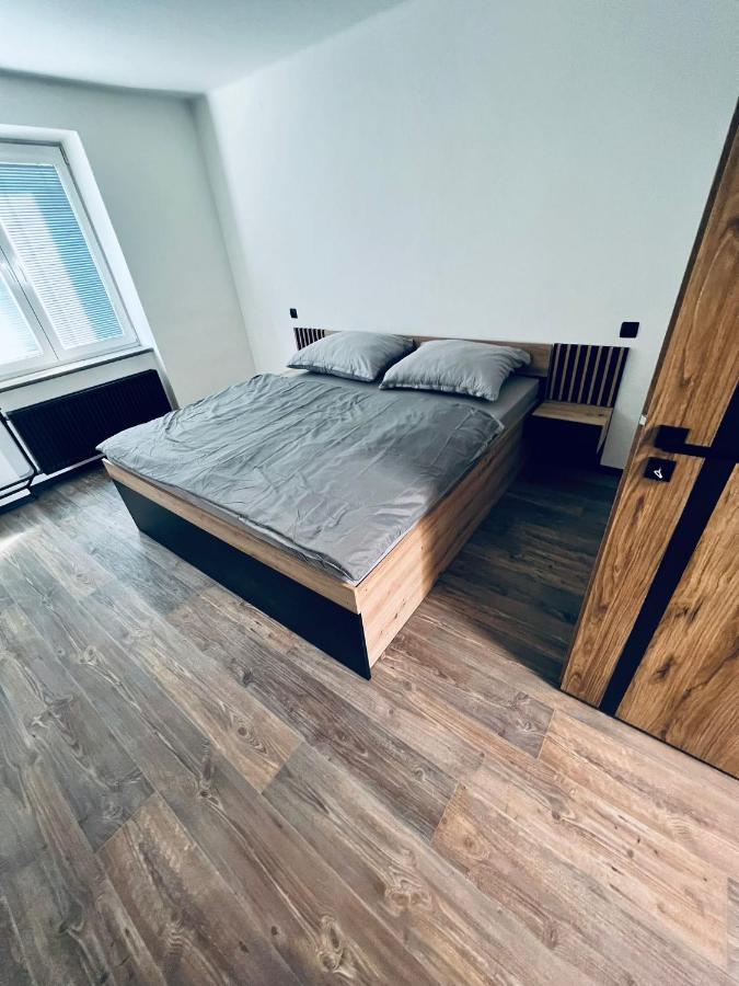 Apartman Opava S Parkovanim ภายนอก รูปภาพ