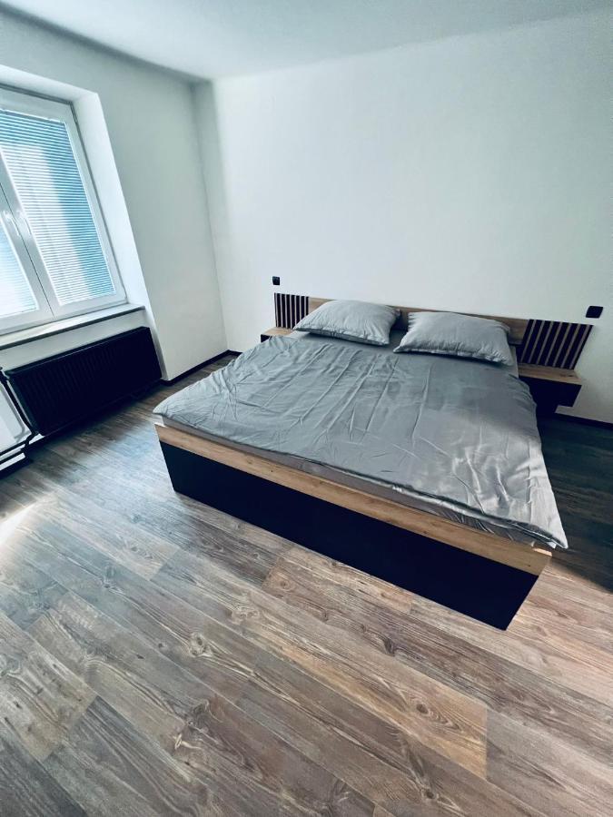 Apartman Opava S Parkovanim ภายนอก รูปภาพ
