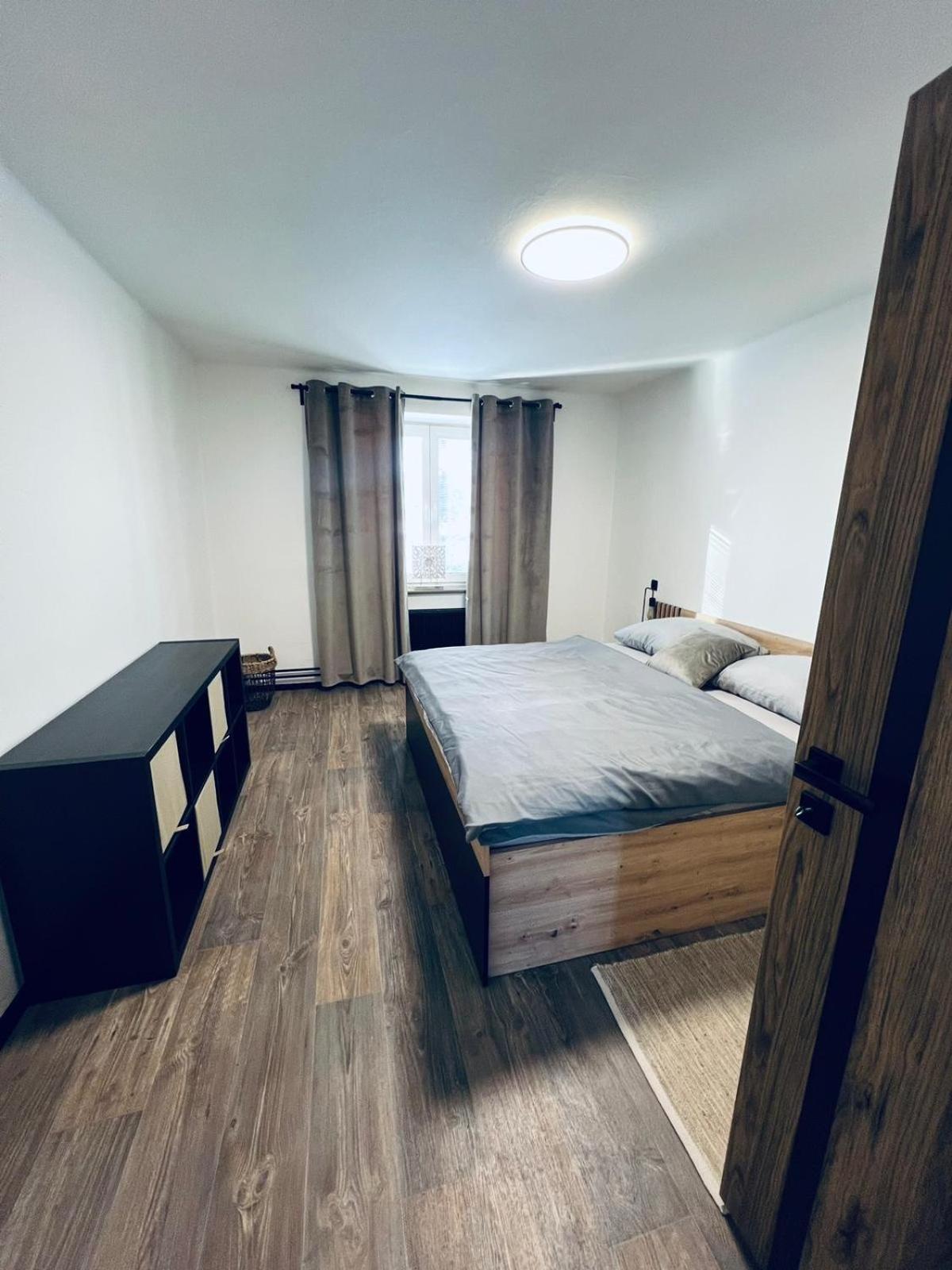 Apartman Opava S Parkovanim ภายนอก รูปภาพ