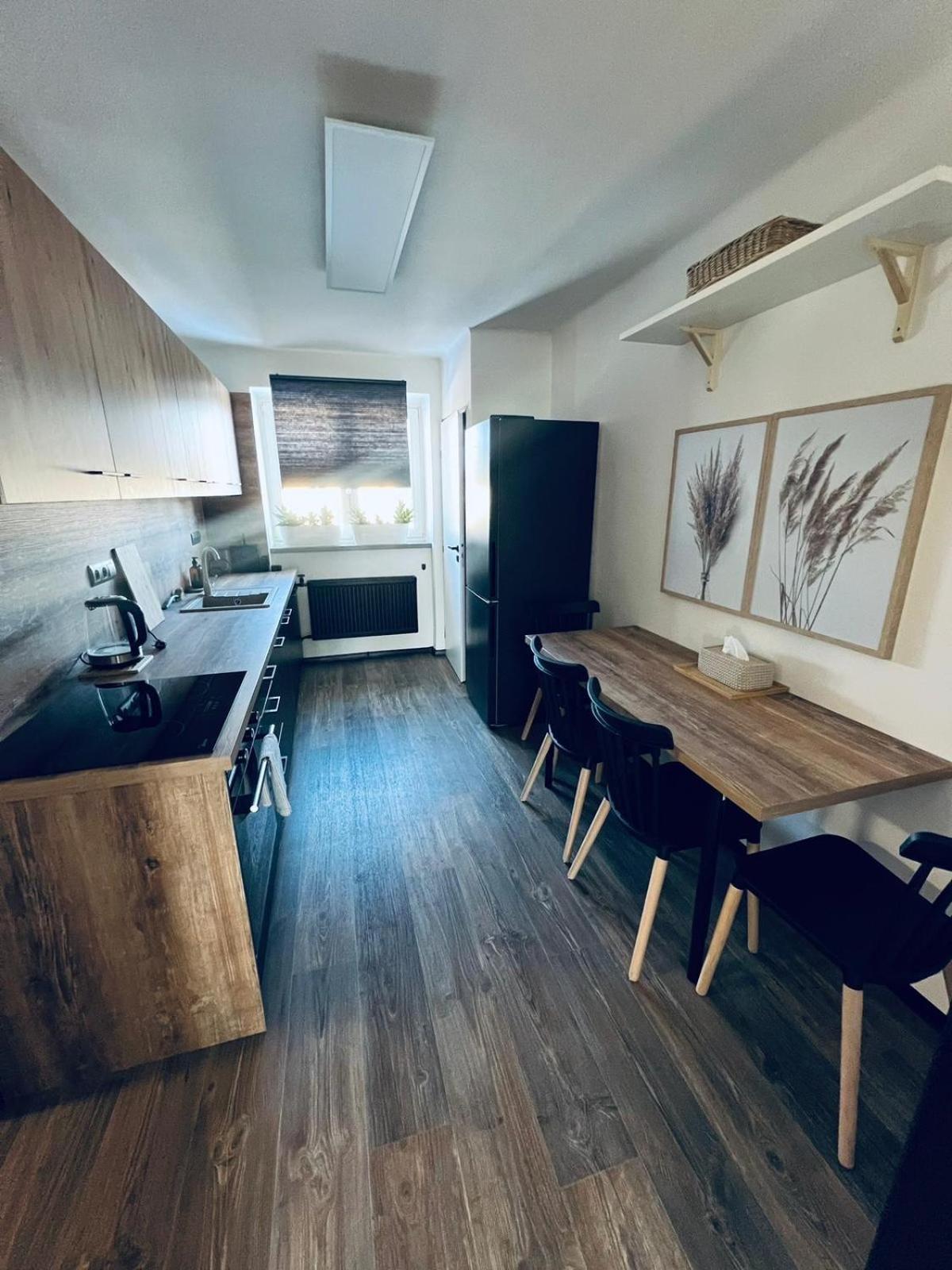 Apartman Opava S Parkovanim ภายนอก รูปภาพ